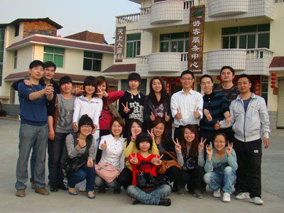 2011年龍巖好工作人才網全體員工合影留念 2011年龍巖好工作人才網全體員工合影留念